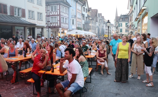 Tanz, Rock, Ska und ein Abschied: Die Bilder vom letzten Staablueme-Abend