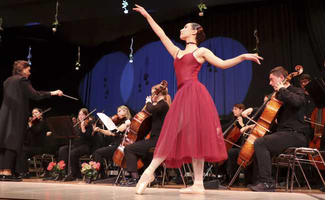 Der Neujahrsgruss kam diesmal in Klang und Tanz