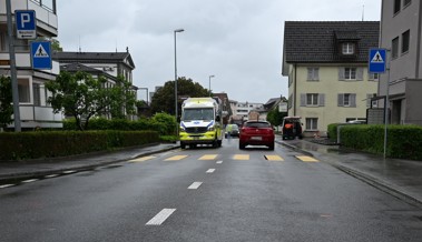 Sechsjähriges Mädchen übersieht Auto und wird angefahren
