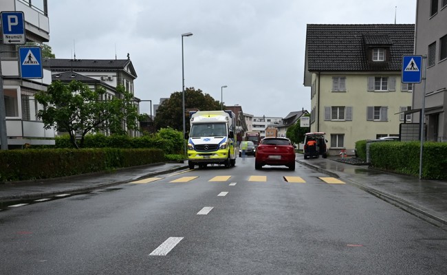 Sechsjähriges Mädchen übersieht Auto und wird angefahren