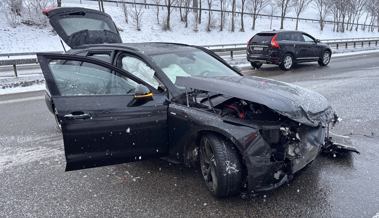 Durch den erneuten Wintereinbruch kam es kantonsweit zu über einem Dutzend Verkehrsunfällen