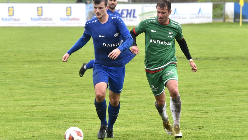Rüthi (links in Blau Robin Sonderegger) und Rebstein (Valentino Tomasic) können ihre starke Hinrunde veredeln. Rüthi (links in Blau Robin Sonderegger) und Rebstein (Valentino Tomasic) können ihre starke Hinrunde veredeln.