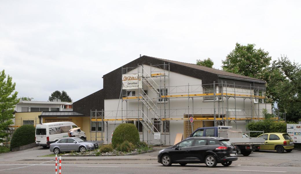 Die ehemalige Post wird derzeit für den Einzug des Volg vorbereitet, der auch Postdienstleistungen anbietet. Eröffnung ist am Samstag, 30. Juli. 