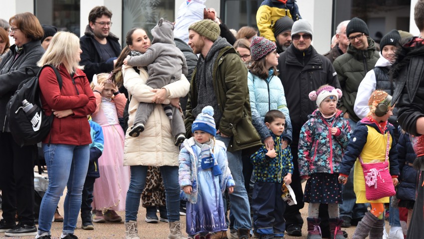 Spass für Gross und Klein bei der «Fasnacht am Markt» Spass für Gross und Klein bei der «Fasnacht am Markt»