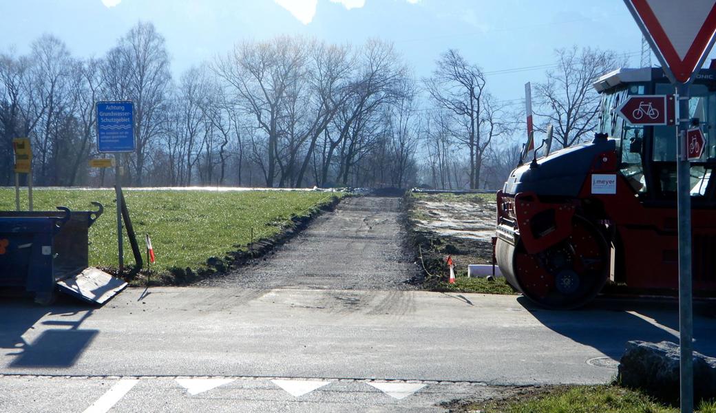 Die Veloroute Süd geht bei der Kreuzung von Stock- und Werkstrasse bald nicht mehr nach links, sondern geradeaus in den Oberen Uferweg. Bisher war das auszubauende Verbindungsstück ein kleiner Fussweg.