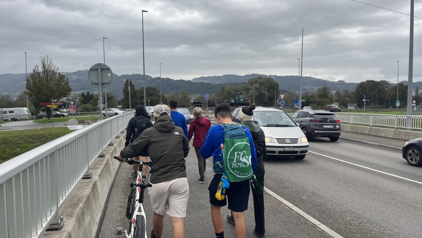 Von Diepoldsau nach Winterthur: Schüler läuft 89 Kilometer für den FC St. Gallen Von Diepoldsau nach Winterthur: Schüler läuft 89 Kilometer für den FC St. Gallen