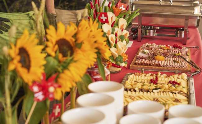 Gefeiert wird am späten Morgen, verbunden mit einem Brunch