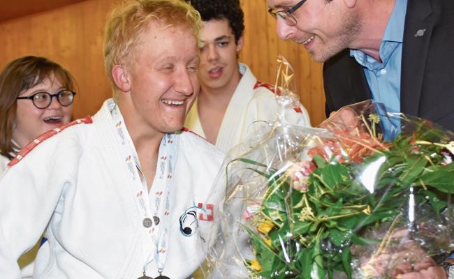 Jonas Schmid für zweimal Silber geehrt