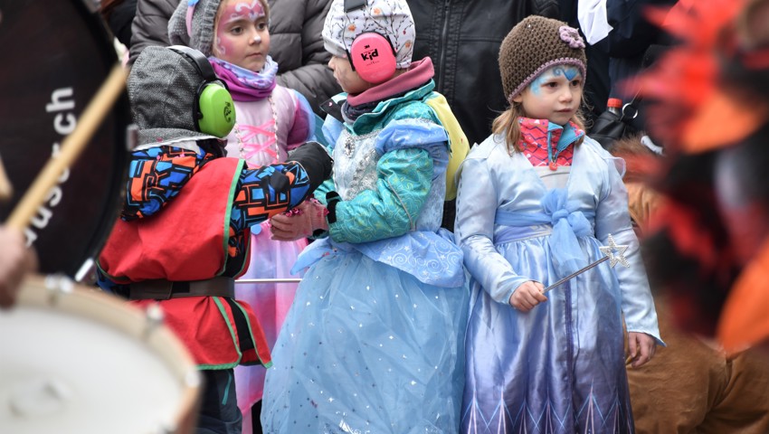 Spass für Gross und Klein bei der «Fasnacht am Markt» Spass für Gross und Klein bei der «Fasnacht am Markt»