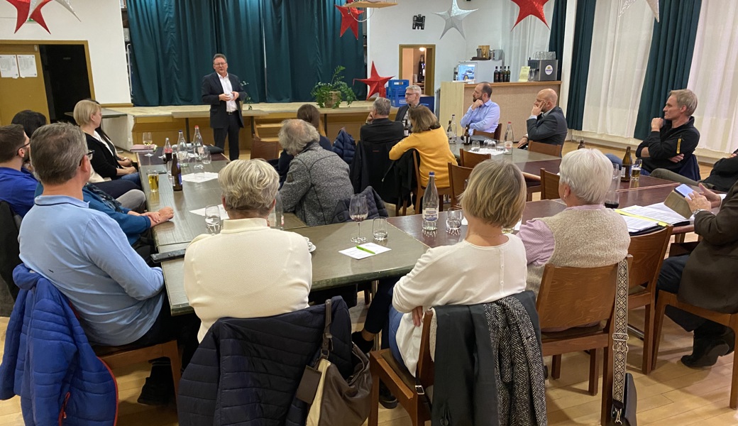 Michael Schöbi berichtet von den aktuellen Geschäften im Kantonsrat.