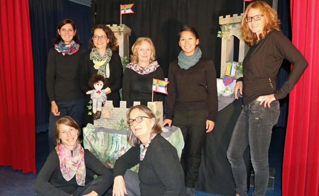 Ihre Puppen machen Theater