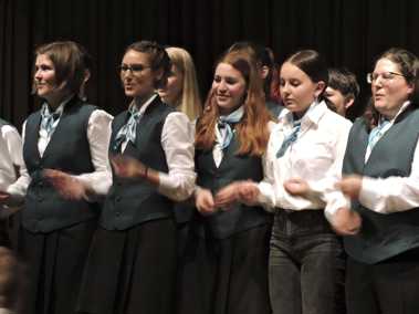 Musikverein musizierte mit Tablett und Plastiksack