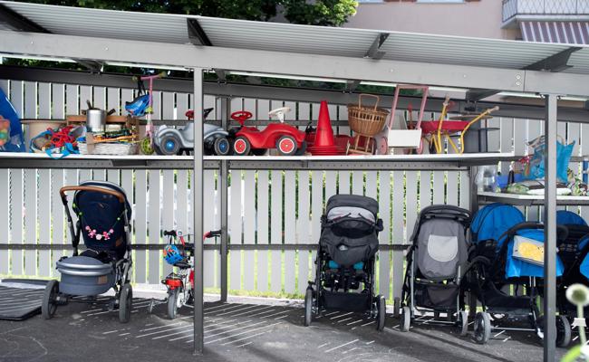 Seitenblick: Der Eisbrecher im Kinderwagen