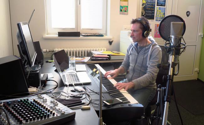 Musik aus der Ferne lernen