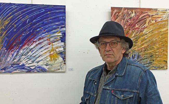 Bildhauer zeigt auch Bilder