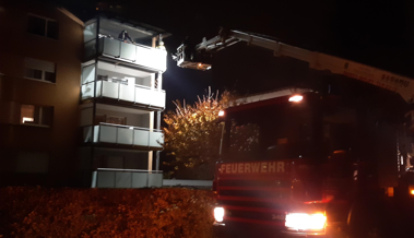 Möbel auf Balkon in Brand geraten