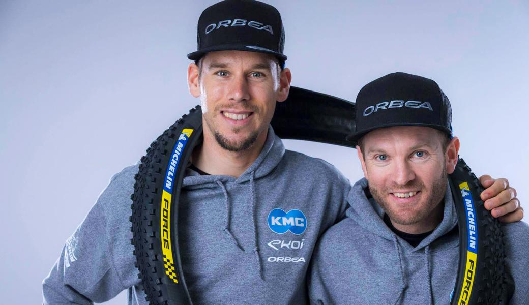 Schweizer Teamkollegen in internationalem Team: Thomas Litscher (links) und Florian Vogel. 