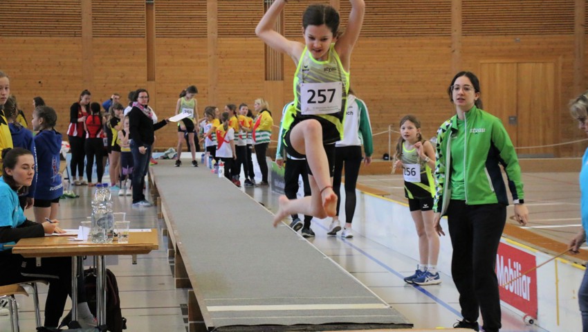 Weite Sprünge, schnelle Läufe und viel Spass Weite Sprünge, schnelle Läufe und viel Spass