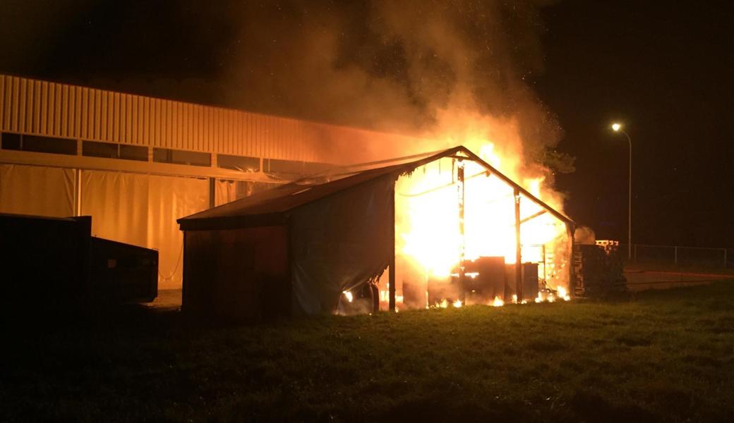 Flammen an der Feldwiesenstrasse.