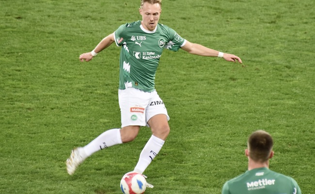 Ein Spitzenspiel beim Aufsteiger, der die Liga souverän anführt