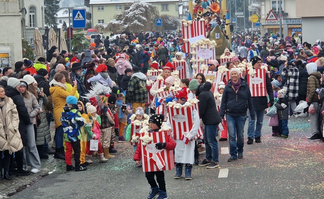 «Rhynegger Fasnachtsumzug»: Viele Guggen und beste Stimmung