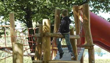 Spielburg, Dschungelseilbrücke, Wasserlauf: Spielplatz wird erneuert