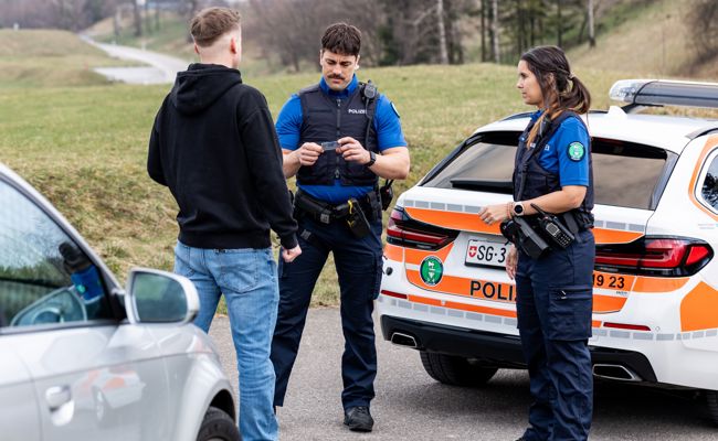 Betrunkenem Autofahrer wurde schlecht - mit viel Glück kein Unfall verursacht