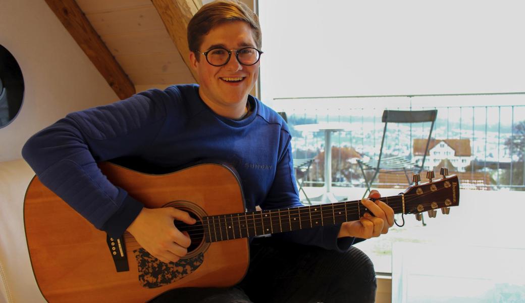 Noch nie hat Micha seinen Song «One Day» einer einzelnen Person vorgespielt. Dieses Privileg sei seiner zukünftigen Liebe vorbehalten, für die er den Song geschrieben hat.
