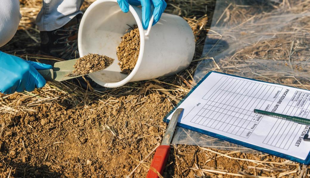 In zwei Radien um die Standorte der früheren Kehrichtverbrennungen herum werden Bodenproben genommen, die dann im Labor auf Dioxine analysiert werden.