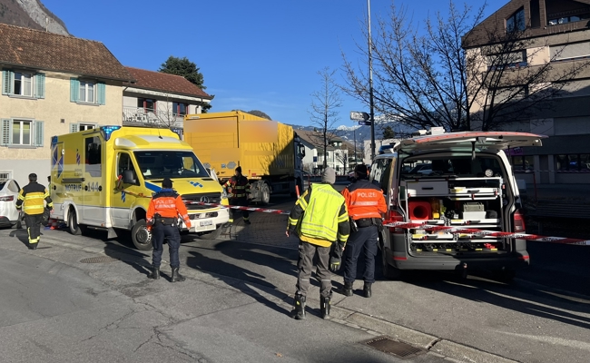 Sechsjähriger stirbt bei Unfall mit Lastwagen - Fahrer geriet aufs Trottoir