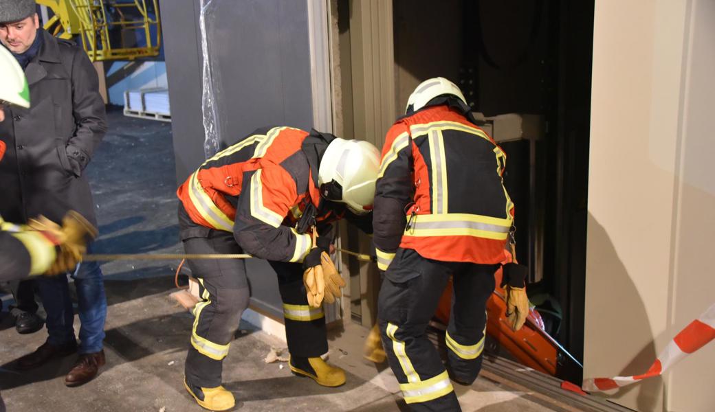Auch im Lift war ein Dummy gefangen...