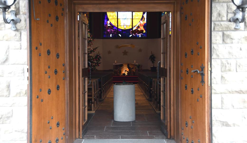 Die Krippe in der Katholischen Kirche kann man den ganzen Tag über besuchen. Die Krippe in der Katholischen Kirche kann man den ganzen Tag über besuchen.