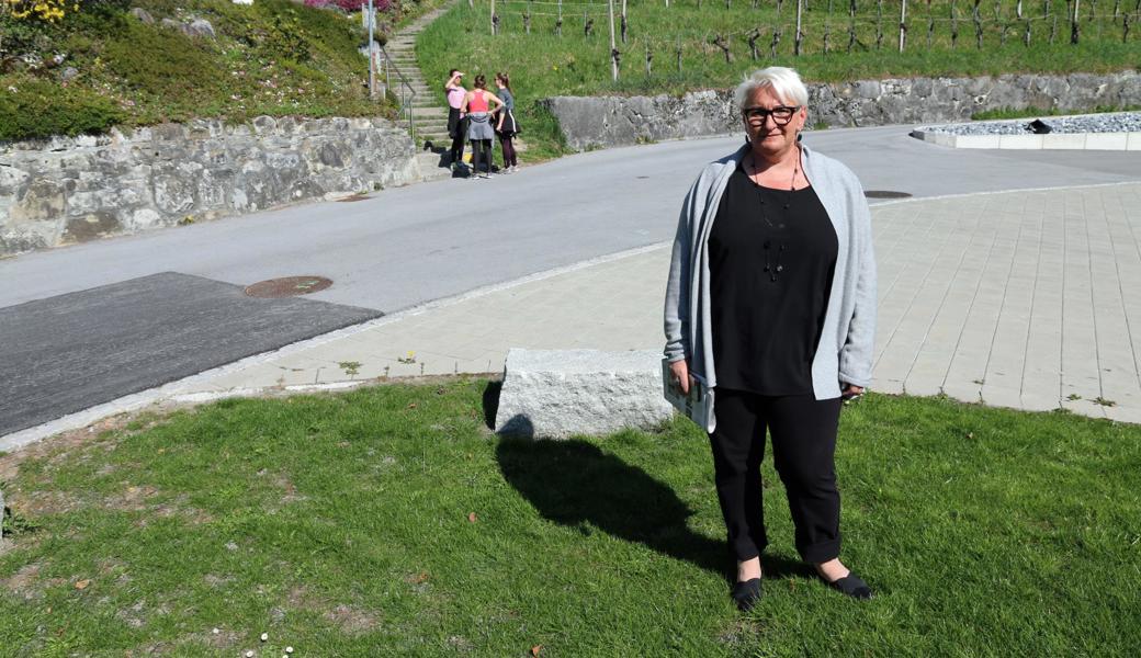 Alexandra Forster und die Bewohner im Quartier stören sich am Fehlverhalten und mangelnder Rücksichtnahme gewisser Sportler. Vorbildlich sind die Läufer im Bild, die zu Fuss ins Quartier kamen.