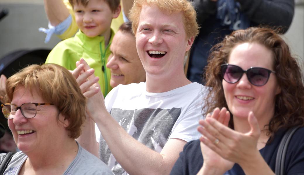 Komponist Andreas Frei war vom Auftritt der Kinder so begeistert, dass er als Erster eine Zugabe forderte.