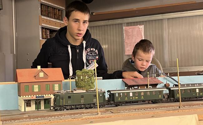 Viele Familien besuchten Modellbahnfreunde in Thal