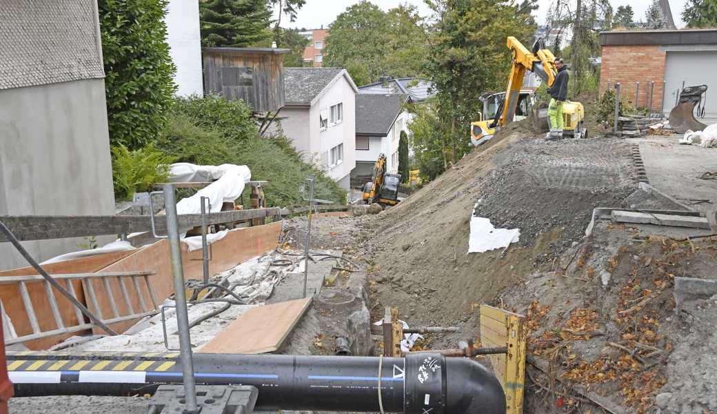 Bis Ende November wird unter der Treppe vom Schulhaus Sonnenberg zur Berneckerstrasse die Wasserleitung erneuert.