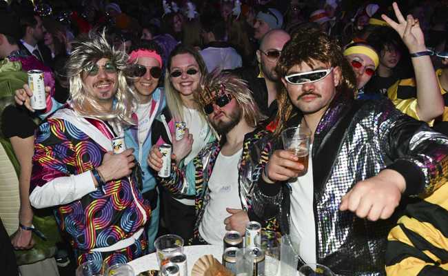 Ausverkaufte Halle: Der Fasnachts-Hotspot «Progy» im Partymodus