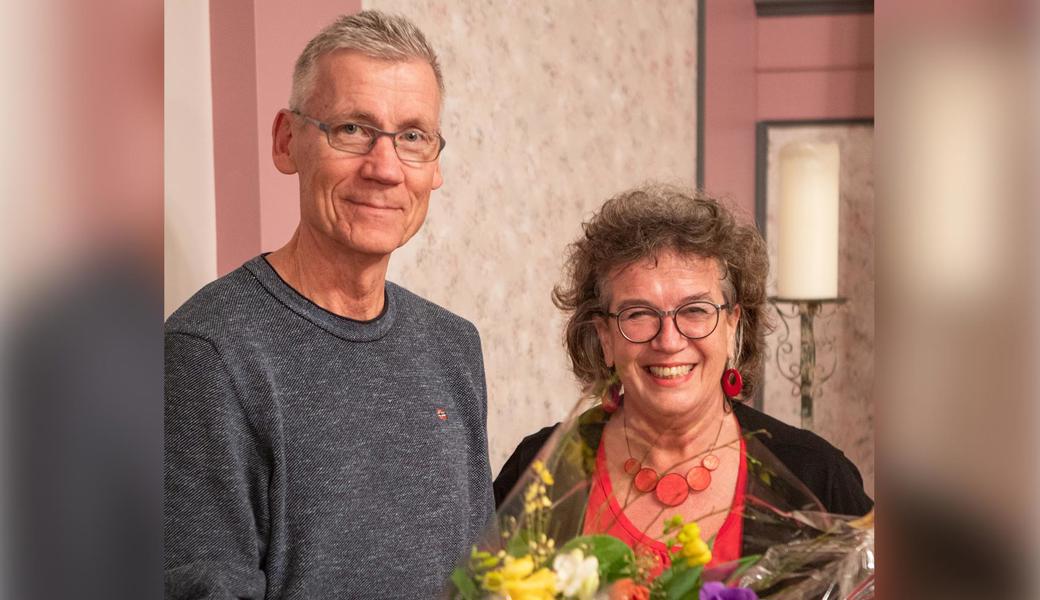 Vorstandsmitglied Sigrid Seitz dankte Karl Schwendener für seinen langjährigen Einsatz. 