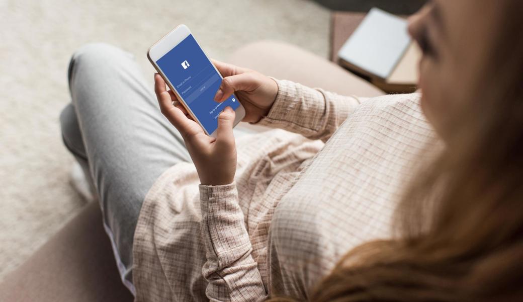 Via Facebook kann man Ärzten und Regierungsvertretern Fragen zum Corona-Virus stellen.