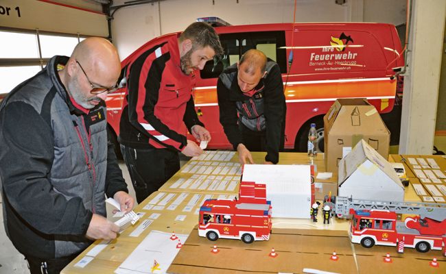 Feuerwehr auf der Strasse: Offiziere üben den Verkehrsdienst