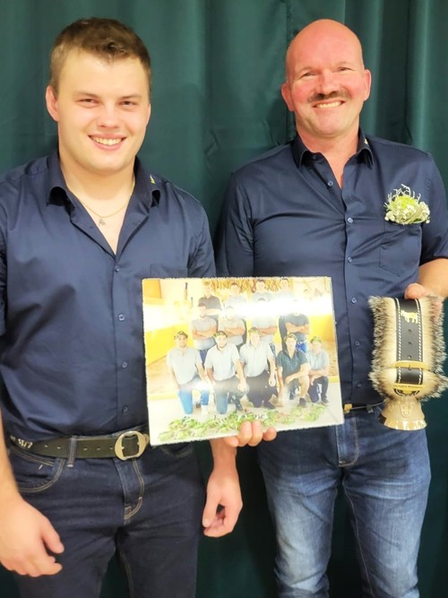 Daniel Schegg, der neue technische Leiter der Aktivschwinger, mit dem abtretenden Marcel Hangartner. Daniel Schegg, der neue technische Leiter der Aktivschwinger, mit dem abtretenden Marcel Hangartner.