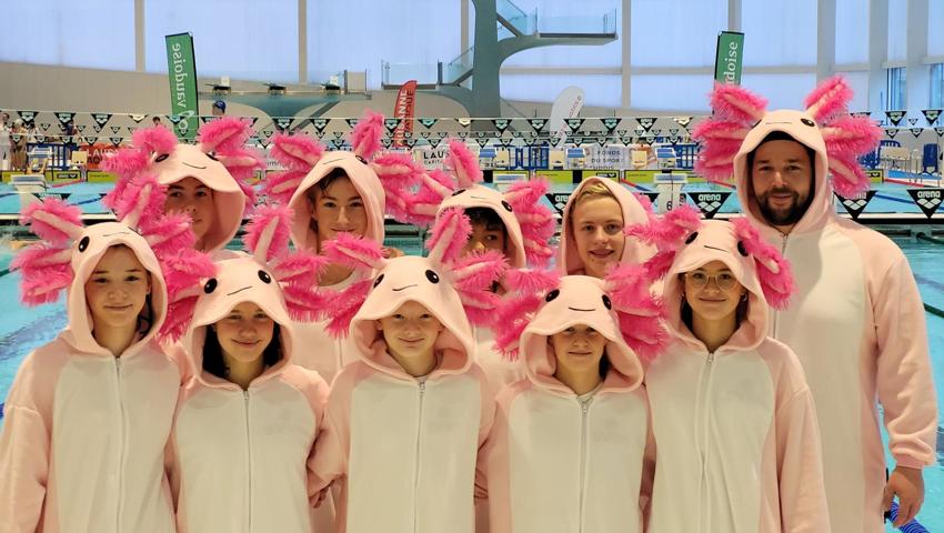 Die Mitglieder des SC St. Gallen-Wittenbach verkleideten sich an der Schweizer Vereinsmeisterschaft als Axolotl. Die Mitglieder des SC St. Gallen-Wittenbach verkleideten sich an der Schweizer Vereinsmeisterschaft als Axolotl.