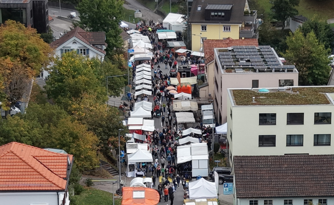 Zauber im goldenen Herbst: Häädler Jahrmarkt lockte viele Gäste an