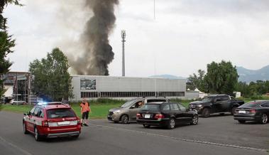 Grossbrand: Viele schauten zu, Autos behinderten die Feuerwehr