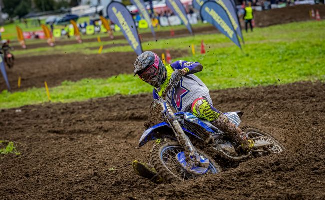 Motocross Waldhäusern: Luca Büchel überzeugt mit starker Aufholjagd trotz undankbarem Rang vier