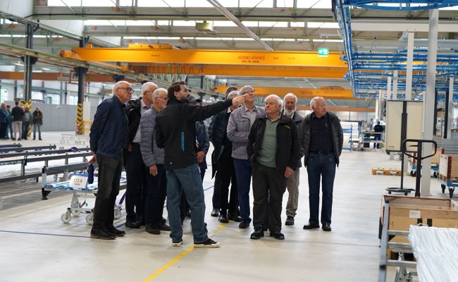Die Mitglieder des Jansen-Rentnervereins inspizierten die neue Produktionshalle