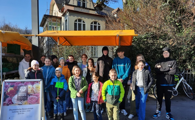 300 Rosen wurden für einen guten Zweck verkauft