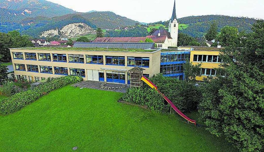 Der Nachtragskredit für das Schulhaus von 1980 sowie die Sanierung der Mehrzweckhalle sind deutlich gutgeheissen worden. 