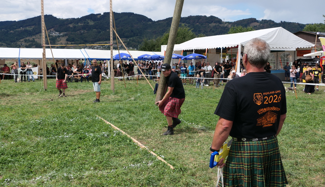 «Highland Games»: Wo starke Männer in bunten Schottenröcken mit Bäumen werfen