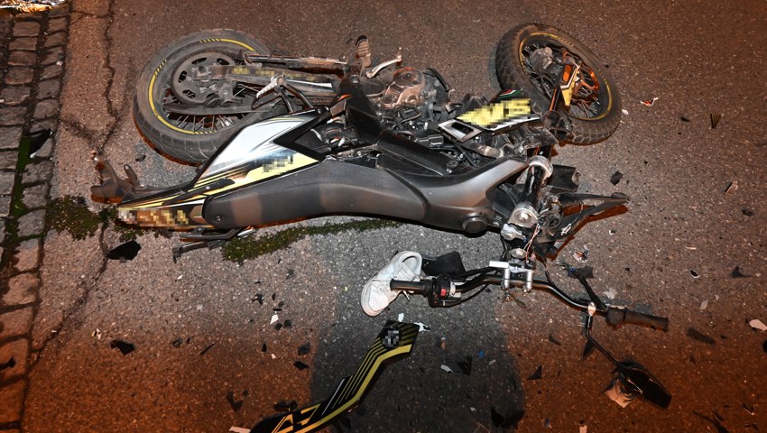 18-Jährige Motorradfahrerin verletzt sich bei Unfall mit einem Auto schwer - Polizei sucht Zeugen
